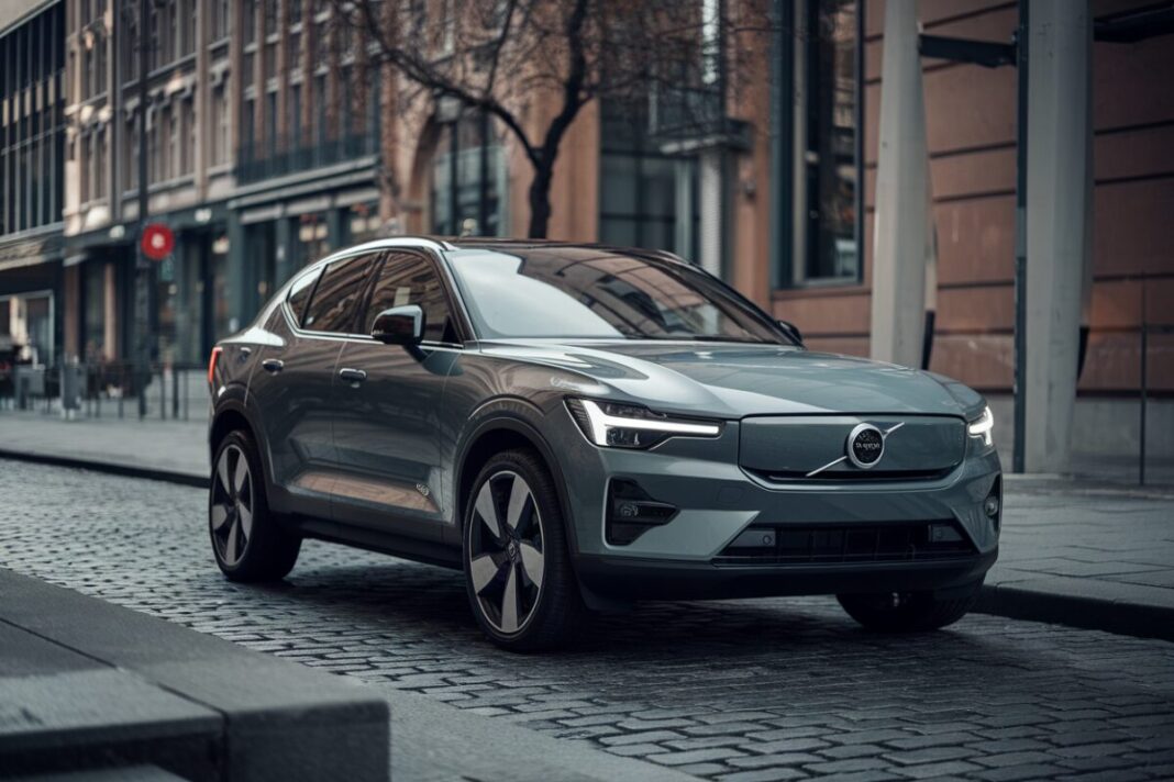 Volvo EX60 dans un cadre urbain Le SUV Volvo EX60 stationné dans un environnement urbain