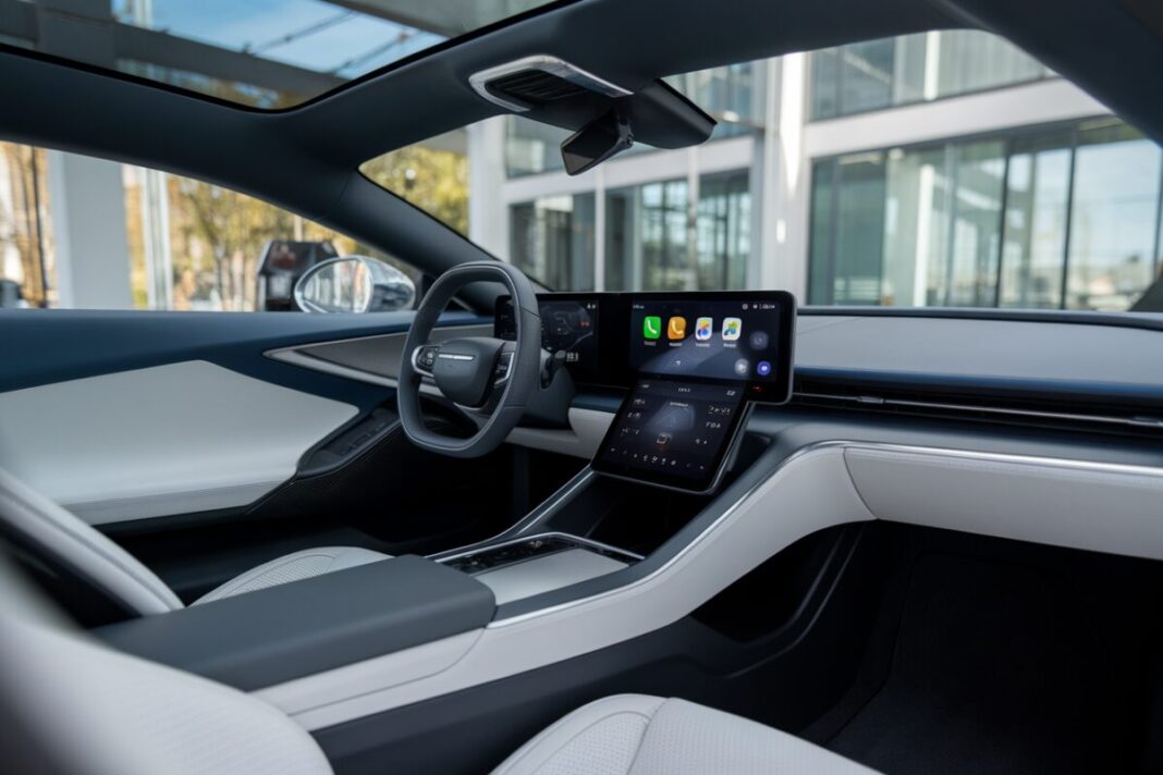 Interface Apple CarPlay sur tableau de bord Interface CarPlay affichée sur un tableau de bord moderne