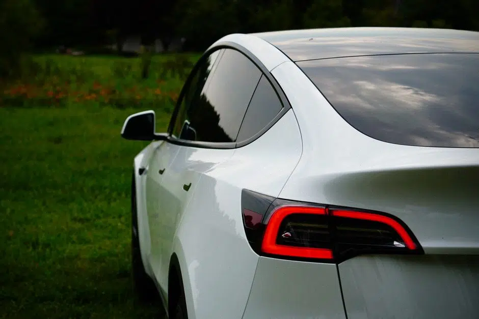 Intérieur de SUV électrique familial inspiré du Tesla Model Y