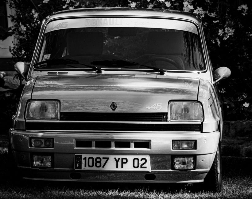 Renault 5 électrique comparée à une rivale chinoise