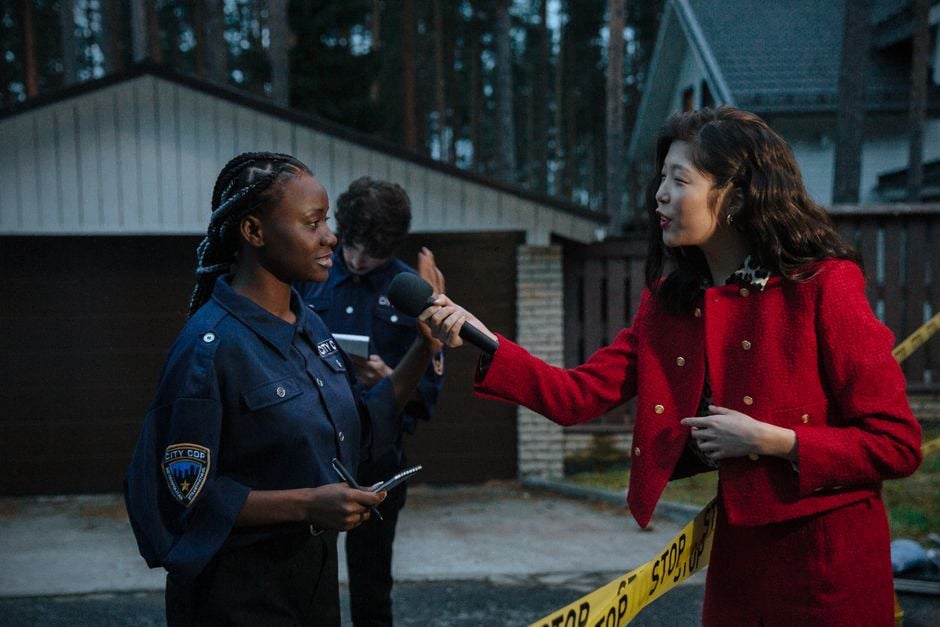 Journalistes culture préparant une sélection Netflix hebdomadaire en rédaction
