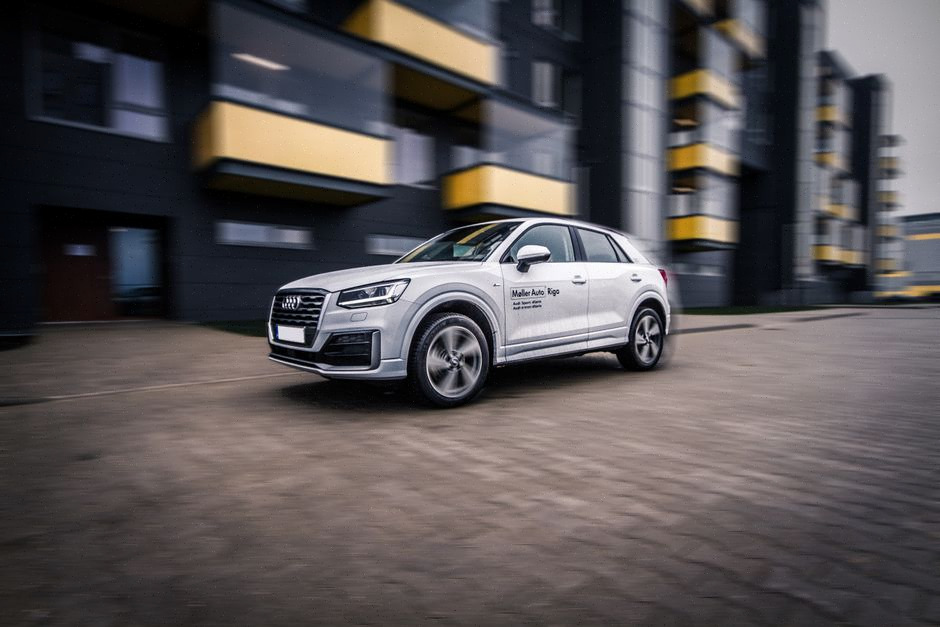 Recharge domestique d’un SUV électrique urbain familial sous 30 000 euros