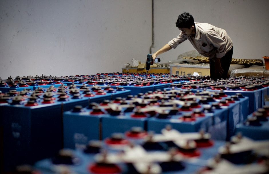 Fabrication de batteries électriques dans une usine automobile chinoise moderne