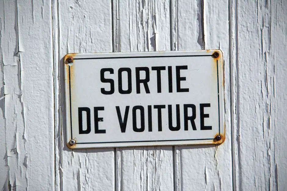 Immatriculation de voiture électrique neuve dans un bureau français