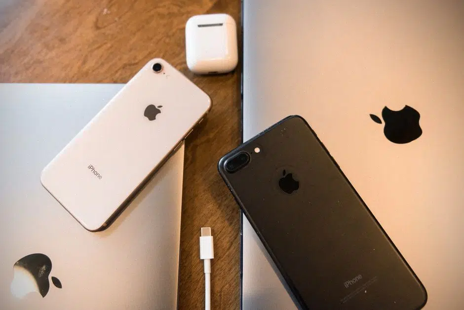Laboratoire testant les correctifs de sécurité sur macOS et iOS