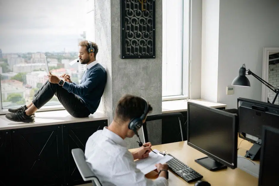 Développeurs utilisant des agents IA dans Visual Studio 2026