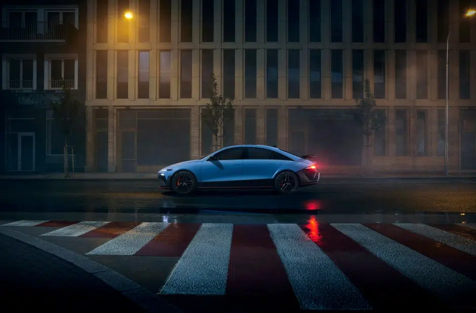 Recharge rapide 800 V pour berline électrique sportive Hyundai
