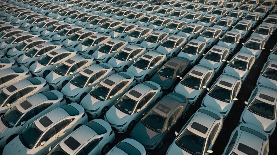 Production de citadine électrique dans une usine automobile européenne moderne
