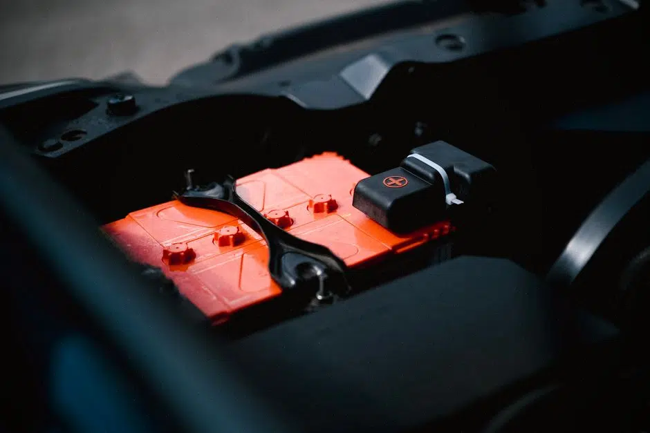 Laboratoire indépendant analysant la chauffe de batteries automobiles électriques