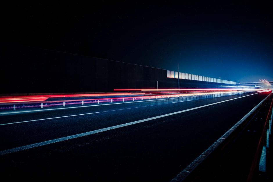 Recharge rapide sur autoroute lors d’un long trajet électrique
