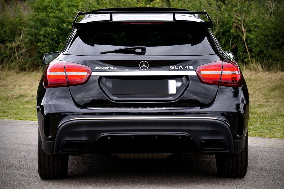Recharge rapide du Mercedes GLA électrique sur autoroute française