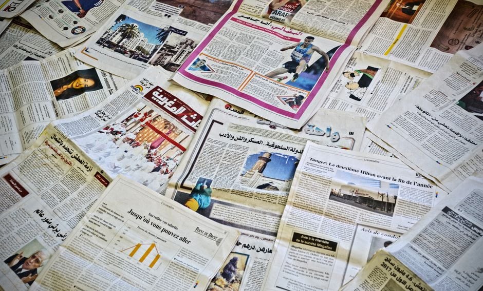 Montage du journal vidéo international dans une rédaction numérique